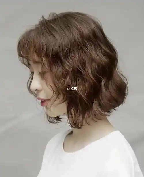 烫一次就会爱上的中短发超可爱减龄,适合水波纹烫发 木马卷慵懒复古