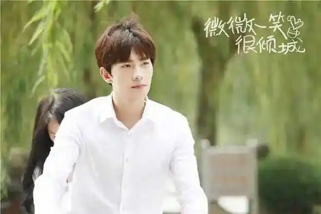 杨洋6大绯闻女友:最大36岁,最小24岁,一个比一个年轻漂亮