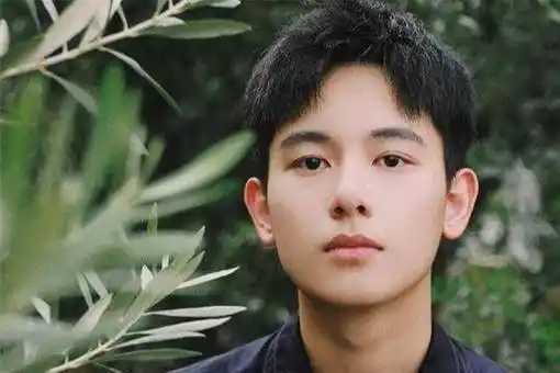 胡先煦易烊千玺认识吗 揭秘二人私下里是什么关系_来自_湖南_青年