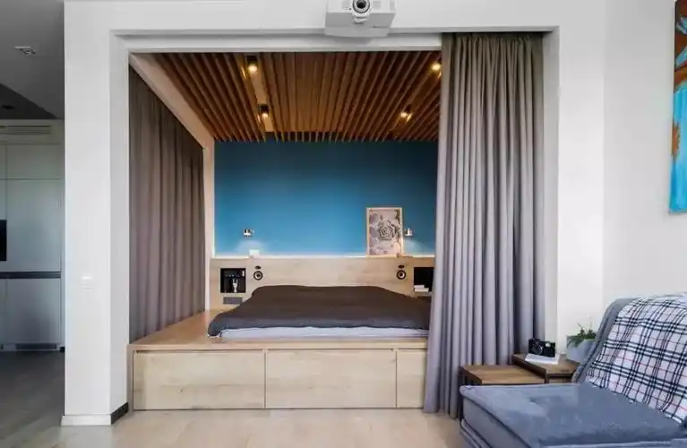 现在将客厅隔出一间卧室已经比较常见,有些户型的客餐厅面积比较大