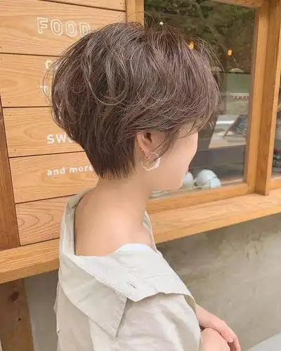 蓬松有型的纹理烫发型