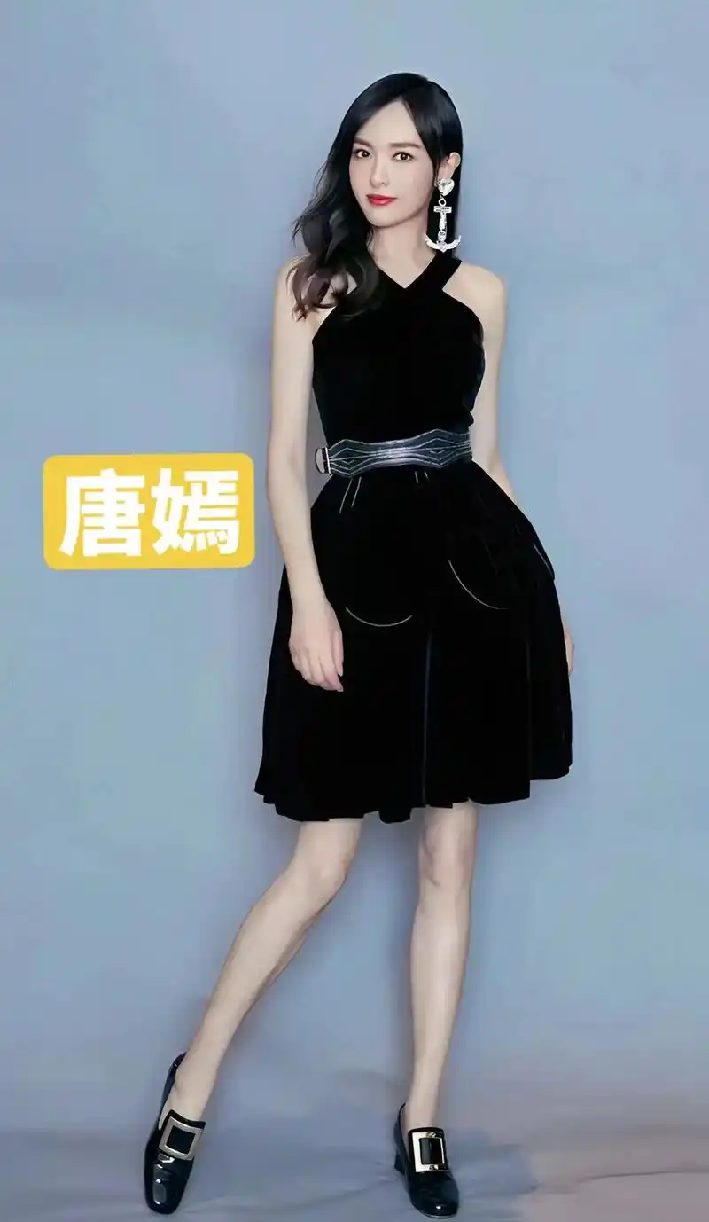 图文伙伴计划 #唐嫣 #气质女神 #时尚穿搭 #明星壁纸 - 抖音