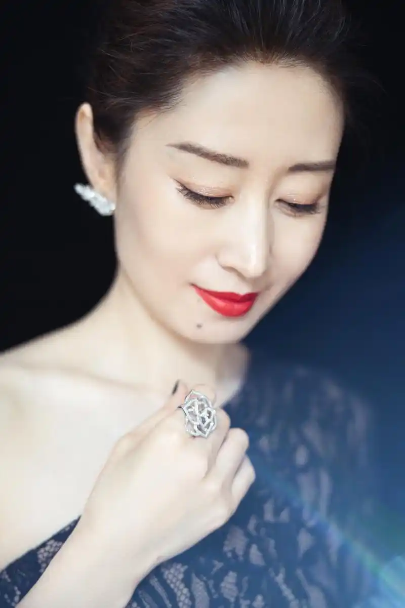 刘敏涛斩获国剧盛典"年度魅力女演员"实至名归