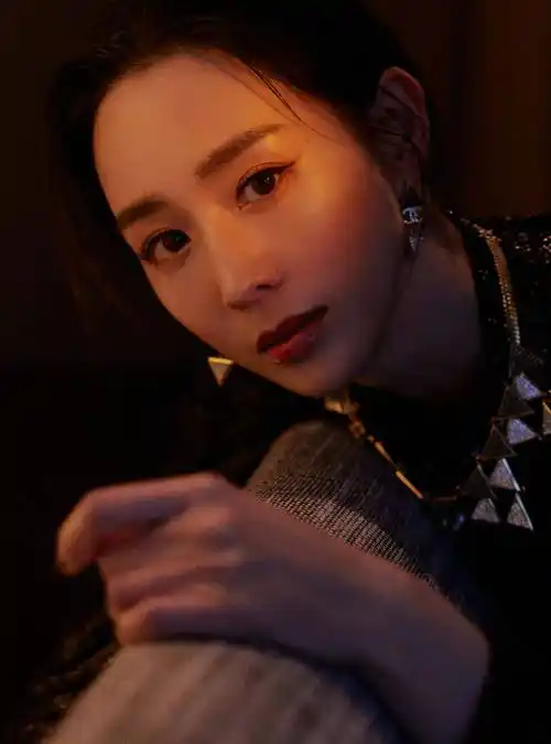 张钧甯新中式刺绣穿搭清丽优雅 彰显满满国风气质_时尚_照片_文化