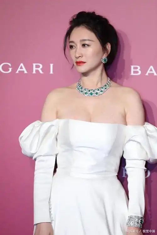 李小冉——身材高挑,外形甜美靓丽,纤细而灵秀的女演员