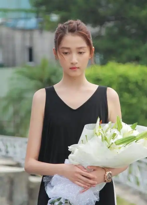 关晓彤甜蜜暴击5套服装曝光红毯有这审美绝对没人喷了