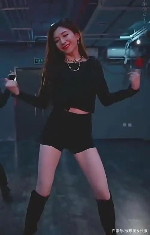 江疏影眼神勾人