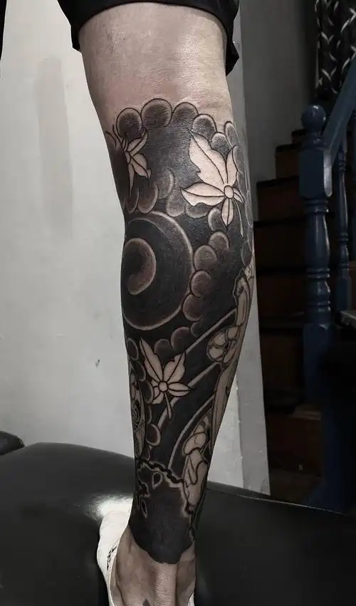 日式老传线条不是本人操作纹身图片腿部老传统纹身图案