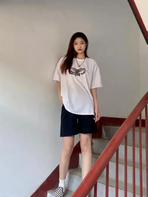 172运动69女孩儿的必备短裤穿搭