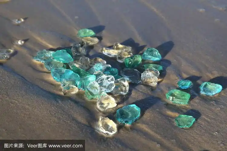 沙子上的海玻璃