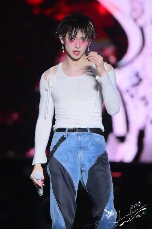 很荣幸与爱神96一起淋雨  @小鬼-王琳凯