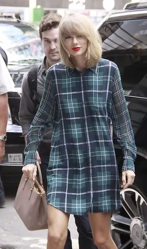 taylor swift in a shirt dress – out in new york city – august