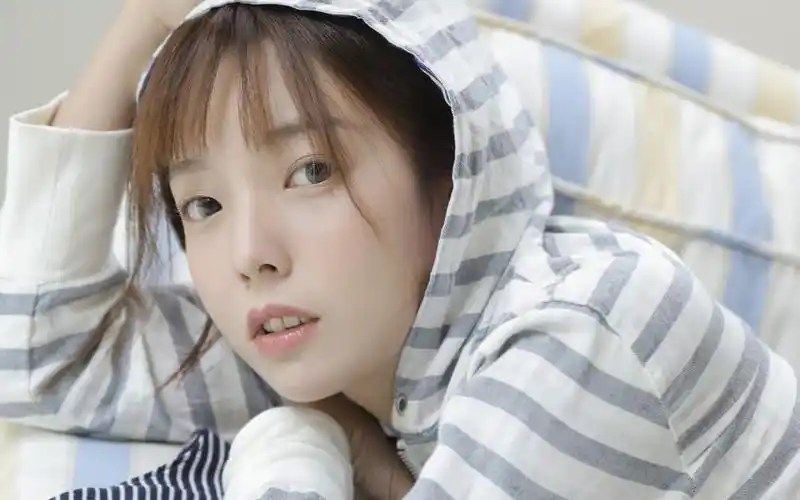 可爱女生图片壁纸-美女壁纸-高清美女图片-第3图-娟娟壁纸