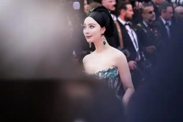 猛虎出山!范冰冰亮相戛纳红毯 中国风造型太惊艳