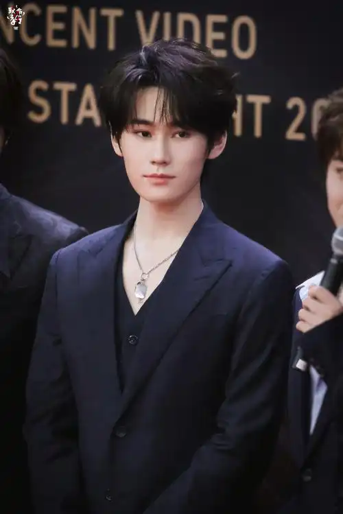 张真源 live之神##腾讯视频星光大赏##星光大赏红毯##今日星拍放屯