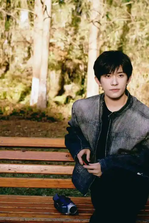 情人节营业赵丽颖易烊千玺杨洋等明星纷纷晒美照