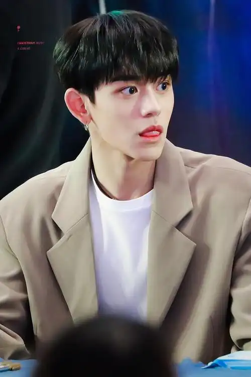 黄旭熙lucaswong的图片