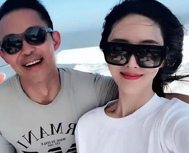 回顾:输给"野花"的女星,个个长得美老公却不念旧情找新欢