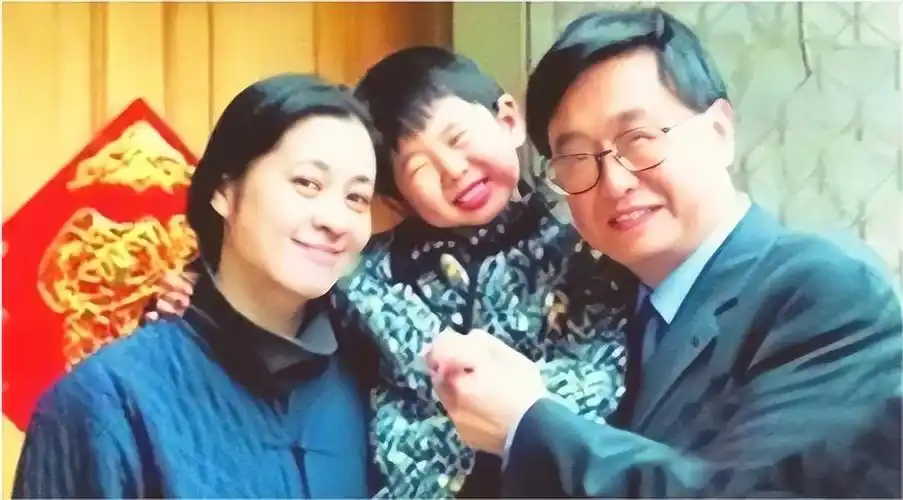 离婚26年后,回头再看倪萍和王文澜二人境遇,夫妻生活截然不同