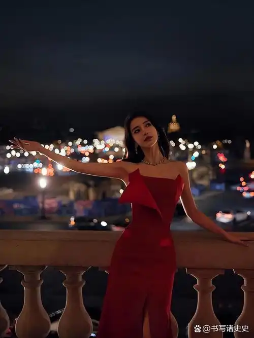 杨颖中秋夜晒"嫦娥装",美艳绝伦像仙女 angelababy身着一套蓝色古典