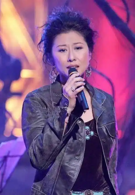 "潇洒天后"叶倩文:抢闺蜜老公,嫁自己老师,61岁还美如少女!