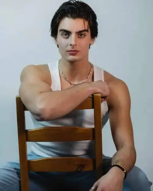 伊朗男模特在加拿大出道颜值太绝了