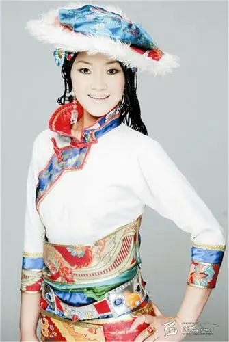 前两次参加康巴艺术节,作为甘孜州歌舞团的一员,降央卓玛