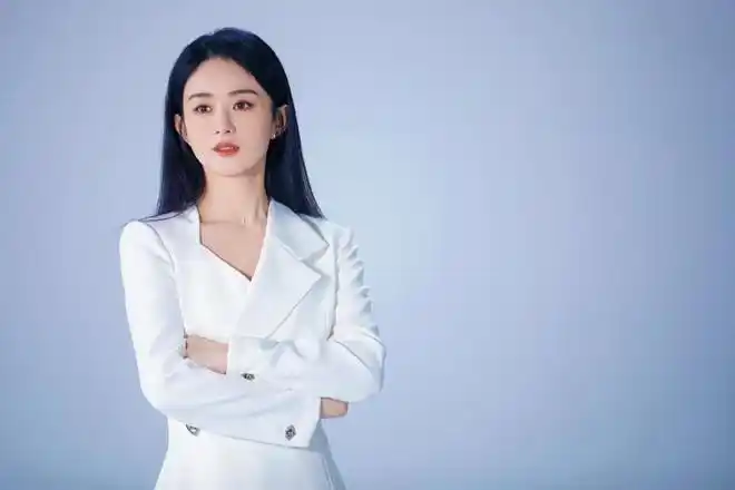 超凡脱俗赵丽颖西装裙打扮优雅迷人一双漫画腿简直美得不真实