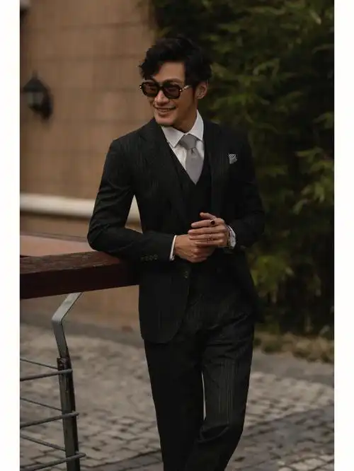 条纹西装是男士首先经典时尚