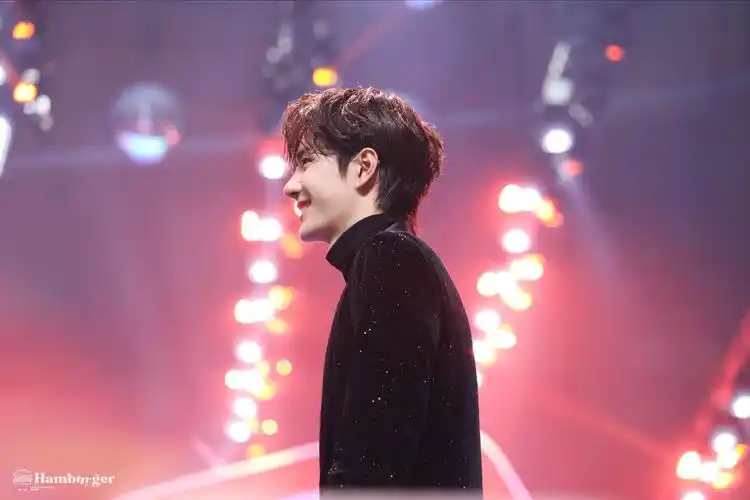 治愈系王一博的括弧笑