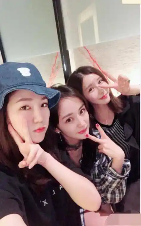 李易峰被拍到和方安娜回酒店过夜女方是杨幂闺蜜2