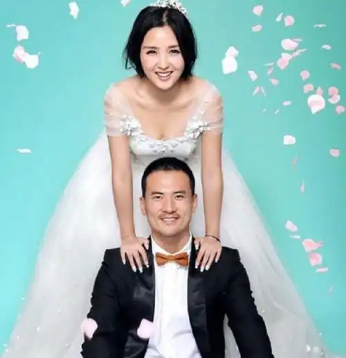 释小龙5岁童星出道,与何洁相恋分手后身价上亿,各自安好