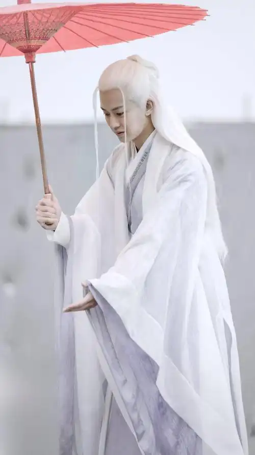 肖战朱一龙彭昱畅这些男星的白发造型谁的深得你心