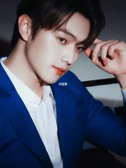 蓝色西装款也是我的最爱