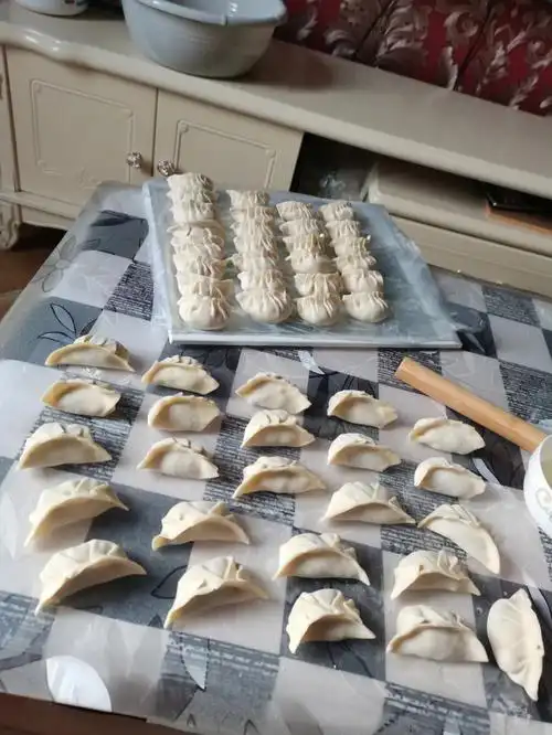 难得疫情呆在家自己包饺子