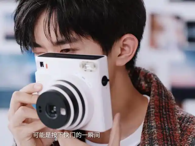 tfboys分享210731易烊千玺拍照wink合集甜蜜又可爱