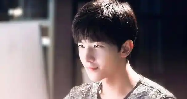 的照片,最锤的一次是被拍到疑似他们的背影图,有媒体还求证杨洋经纪人