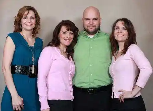 全球一夫多妻的幸福生活:7个老婆轮流陪睡