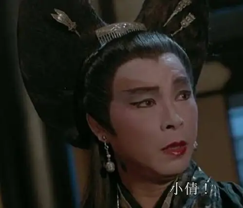 张铭恩一露面就输了,京剧装扮像黑山老妖,看完眼睛火辣辣的