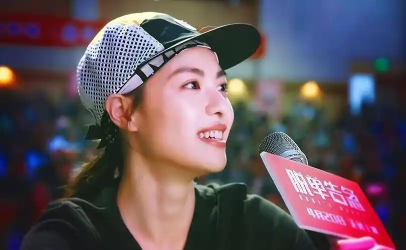 被冯小刚捧红,成龙接着捧,洪金宝准备捧,年纪轻轻被各大佬钟爱_钟楚曦