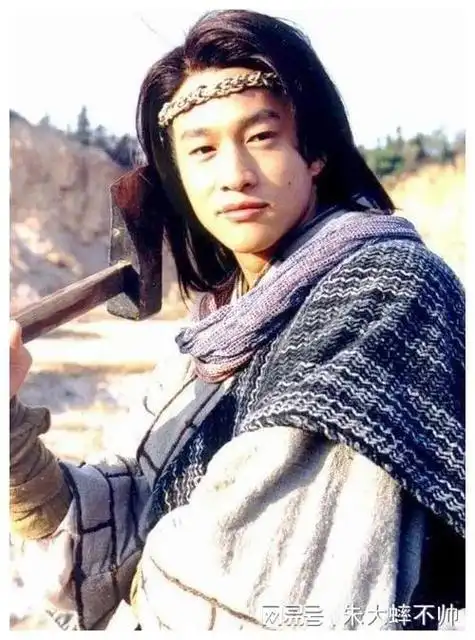 何润东一家四口合影,温馨又真实!素颜妻子状态美出新高度!