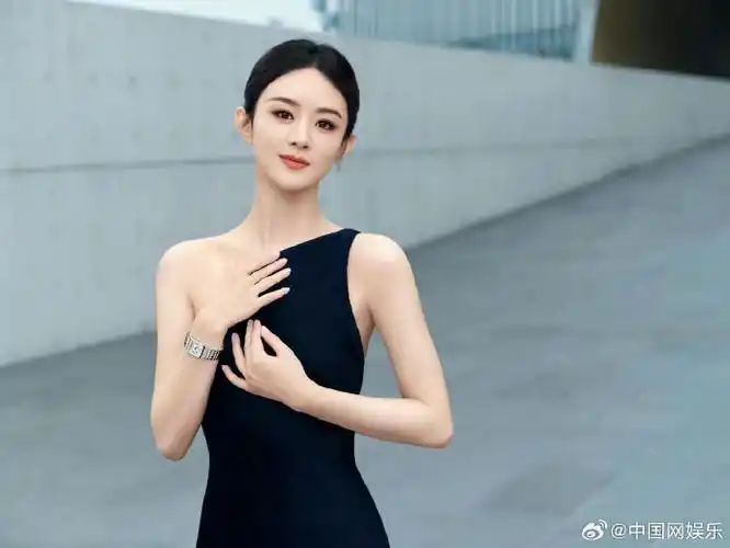 赵丽颖好优雅的美#今日,@赵丽颖工作室晒出@赵丽颖最新时尚大片