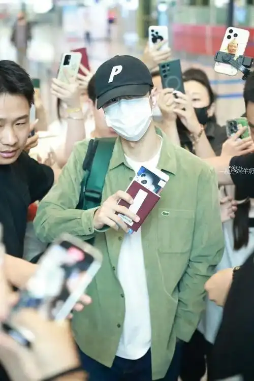 王一博##王一博行程##王一博机场#【202400607】北京01巴黎