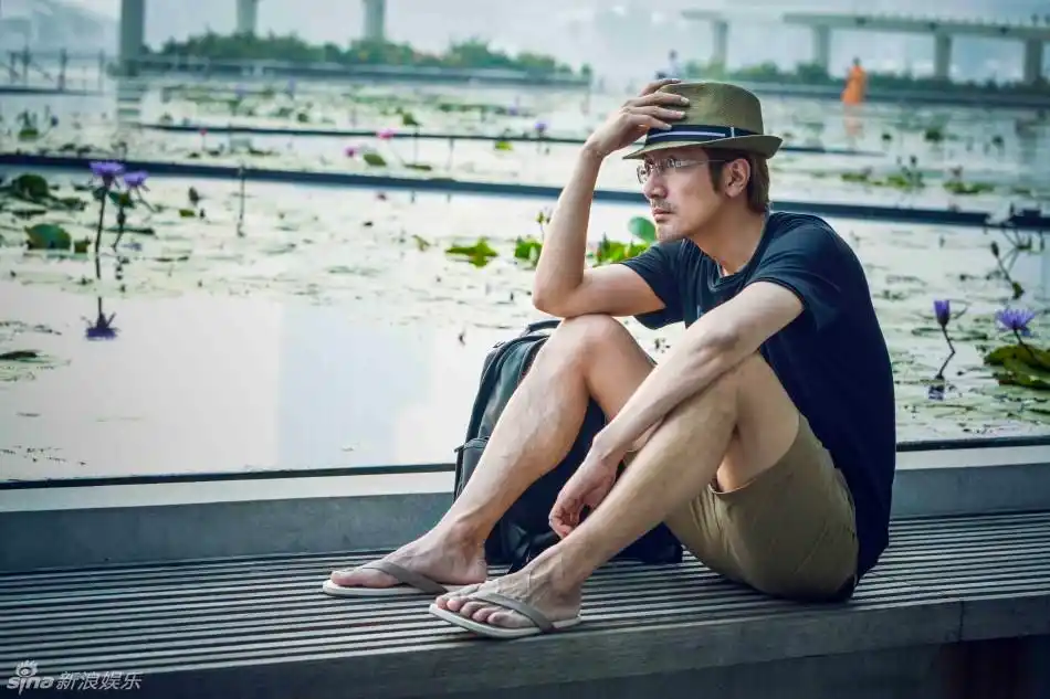 组图:张鲁一时尚街拍照 儒雅气质熟男魅力_高清图集_新浪网