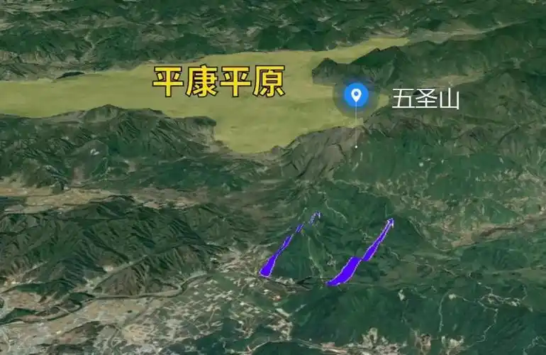 图片来自三维地图说历史 上甘岭地形 ▼