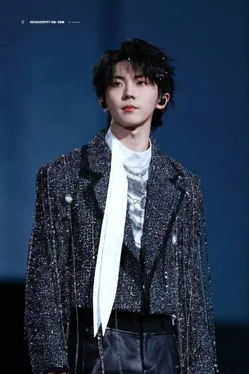 马嘉祺 蜉蝣#2024演唱会6首合作曲妆造发现所有合唱曲都是马嘉祺开头