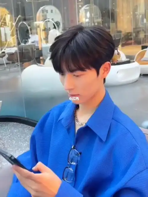 韩系微分纹理碎盖烫发上海男士造型