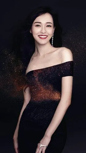 唐嫣美丽的面容高挑的身材不断塑造自我自信