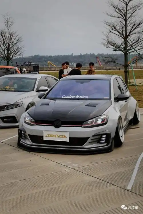 400匹马力的大众7.5代高尔夫gti玩姿态,车主:颜值跟性能我都要