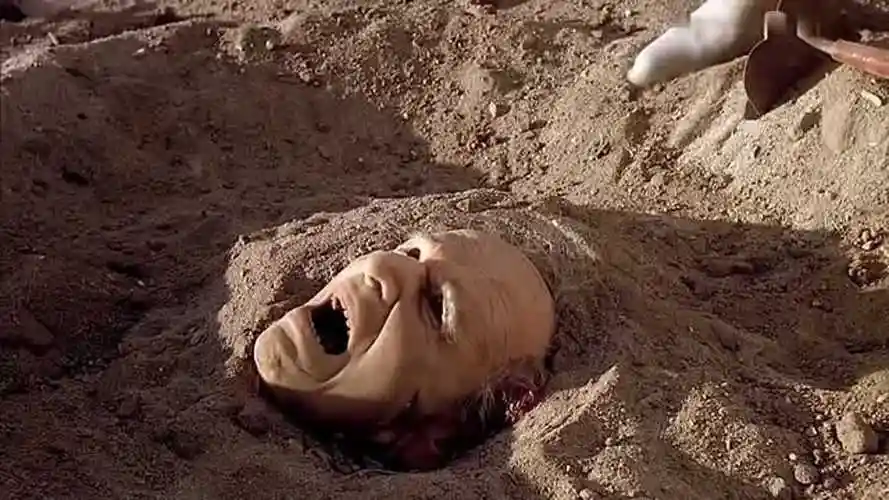 能在沙子里穿梭自如的怪物,吃人如麻,将人直接拖进地下